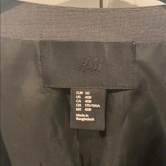 H&M men’s Casual Vest - Picture 2 of 3